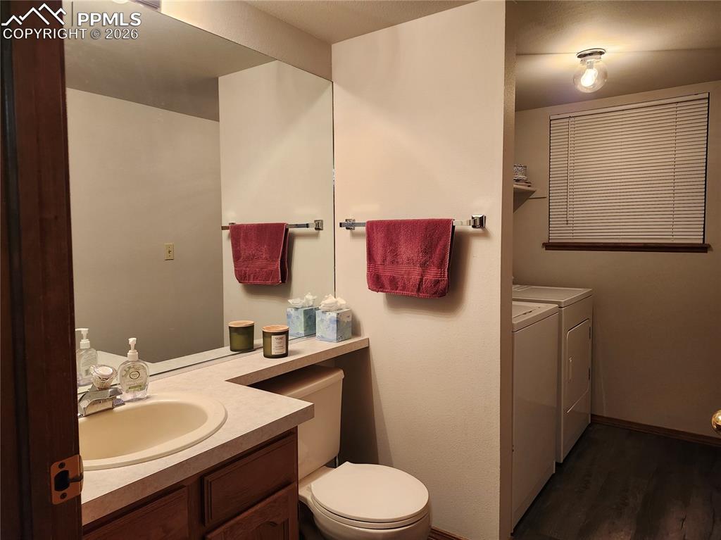 Image 9 of 19: Bathroom