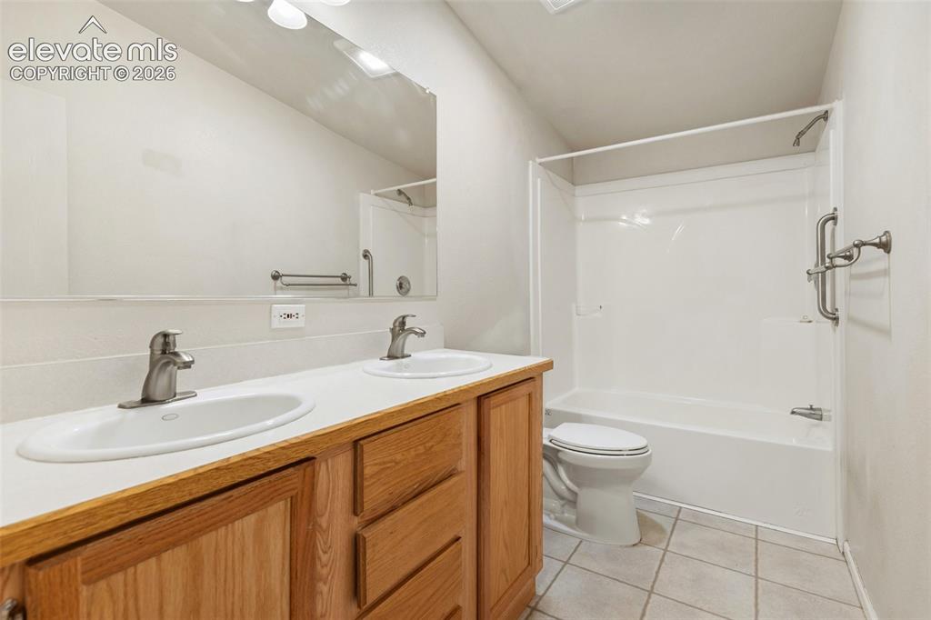 Image 12 of 22: Full Bathroom with dual sinks!