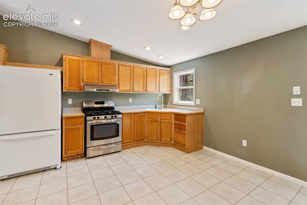 Image 6 of 22: Kitchen