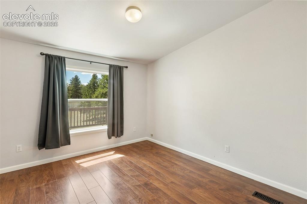 Image 8 of 22: Bedroom