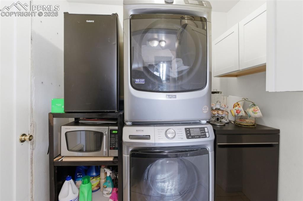 Image 10 of 29: Kitchen