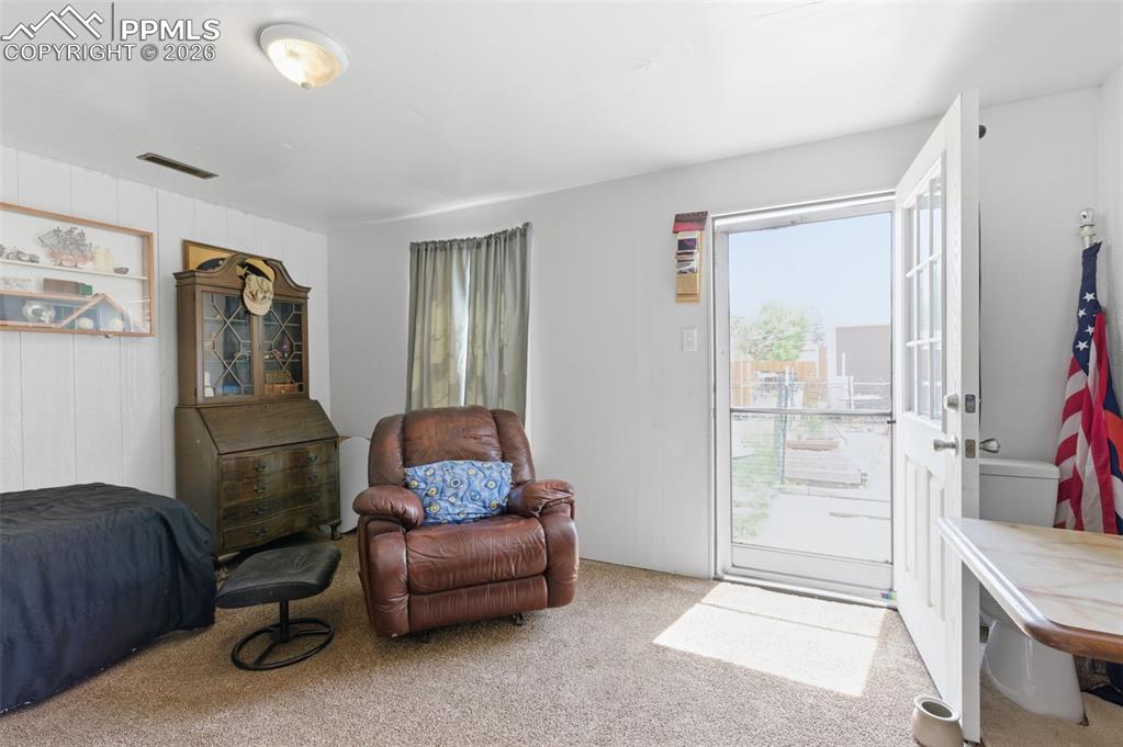Image 19 of 29: Bedroom