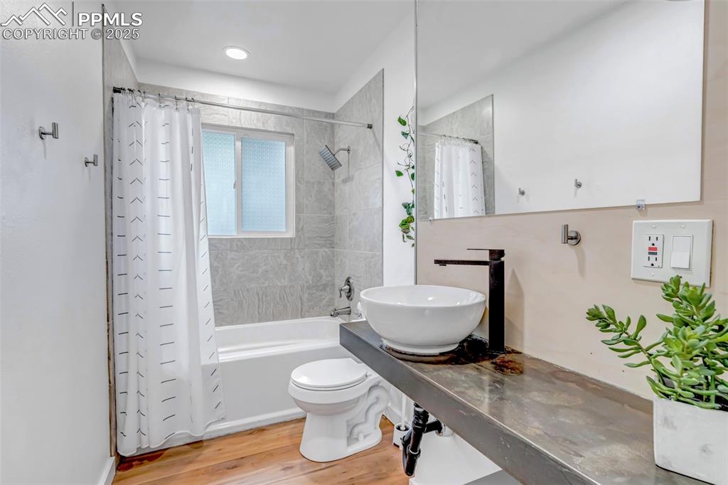 Image 11 of 35: Main level full bathroom
