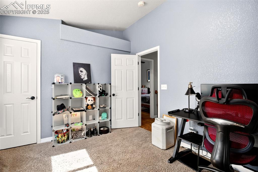 Image 17 of 35: Office