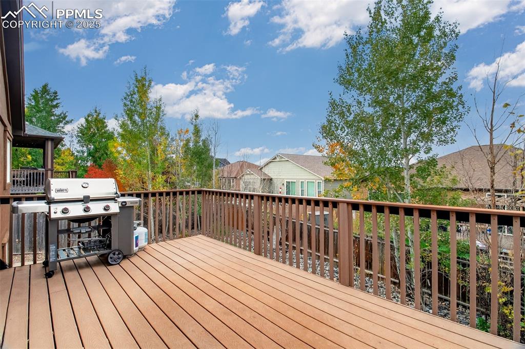 Image 19 of 35: Deck