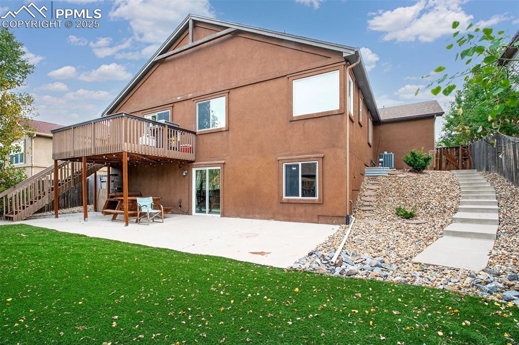 Image 28 of 35: Back of Structure