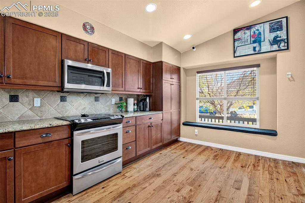 Image 5 of 35: Kitchen