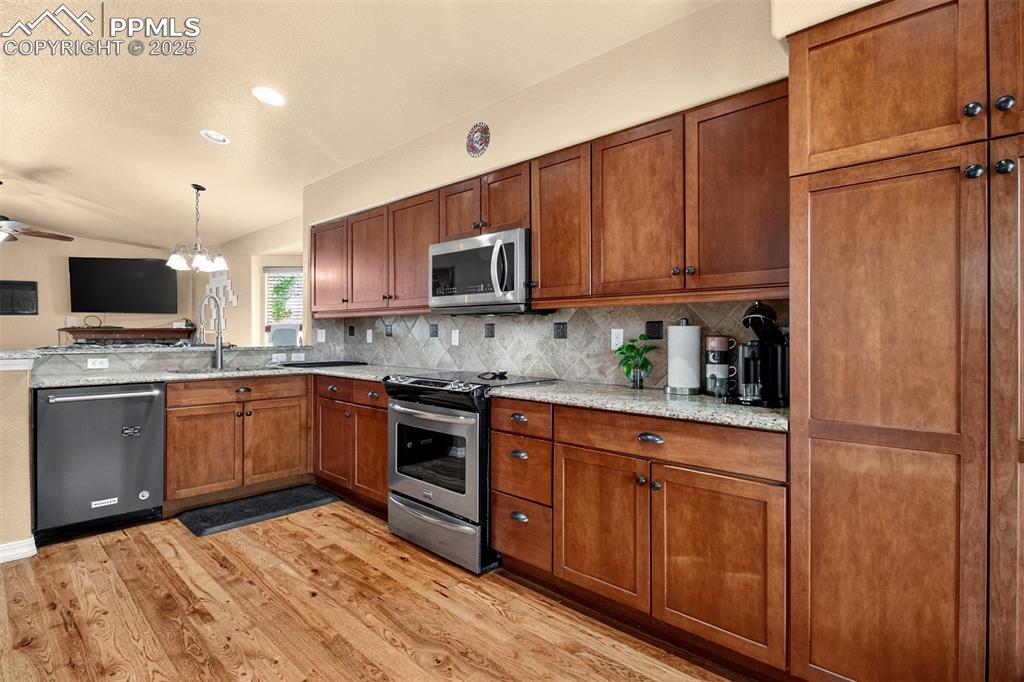 Image 6 of 35: Kitchen