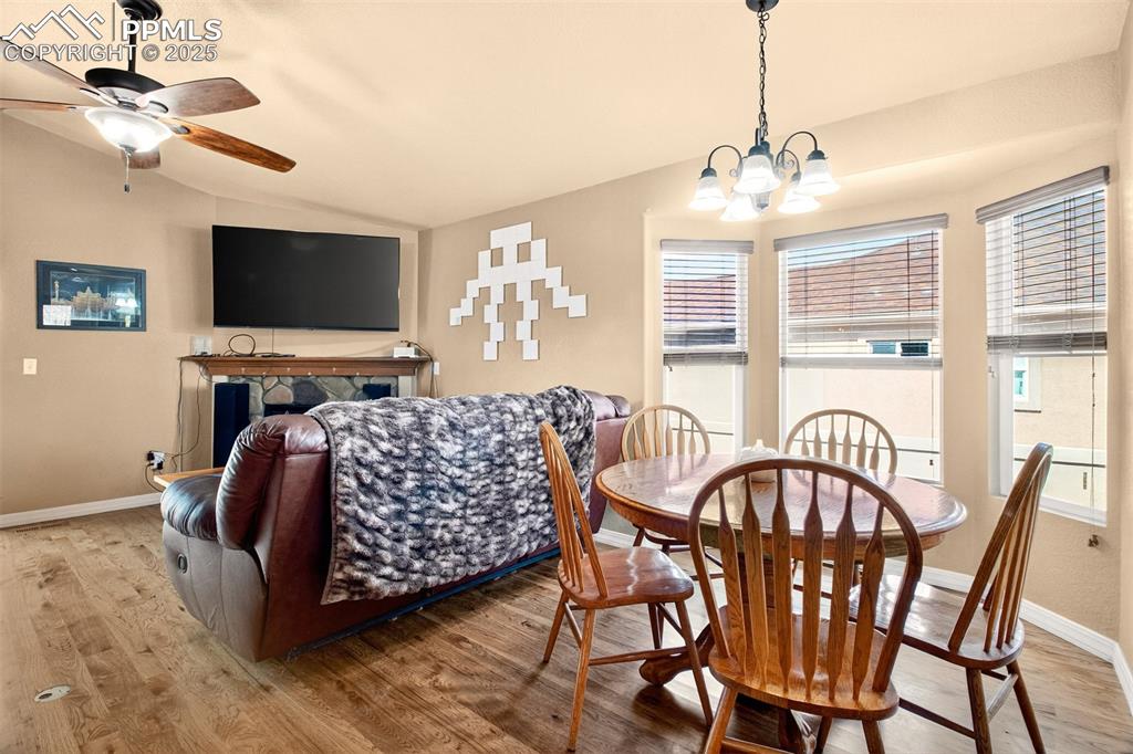 Image 8 of 35: Dining Area