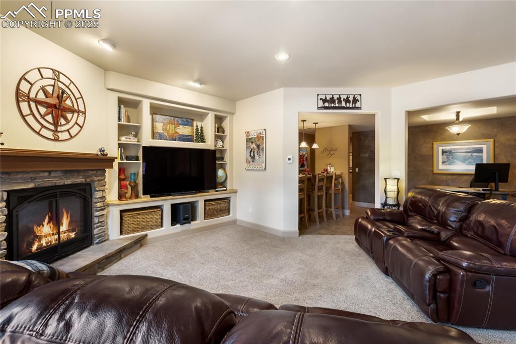 Image 30 of 45: Family Room