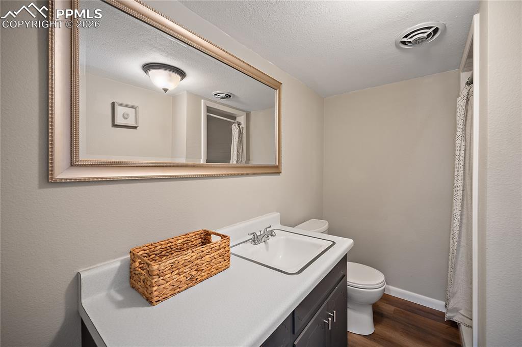 Image 17 of 39: Bathroom