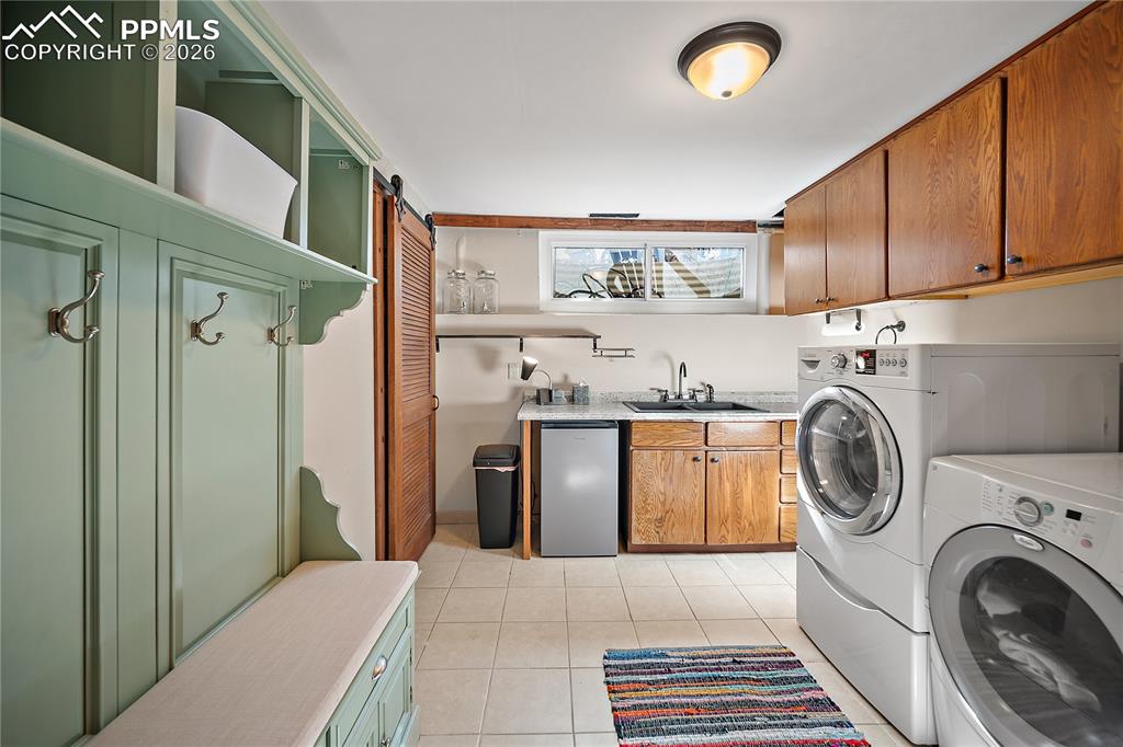 Image 18 of 39: Laundry