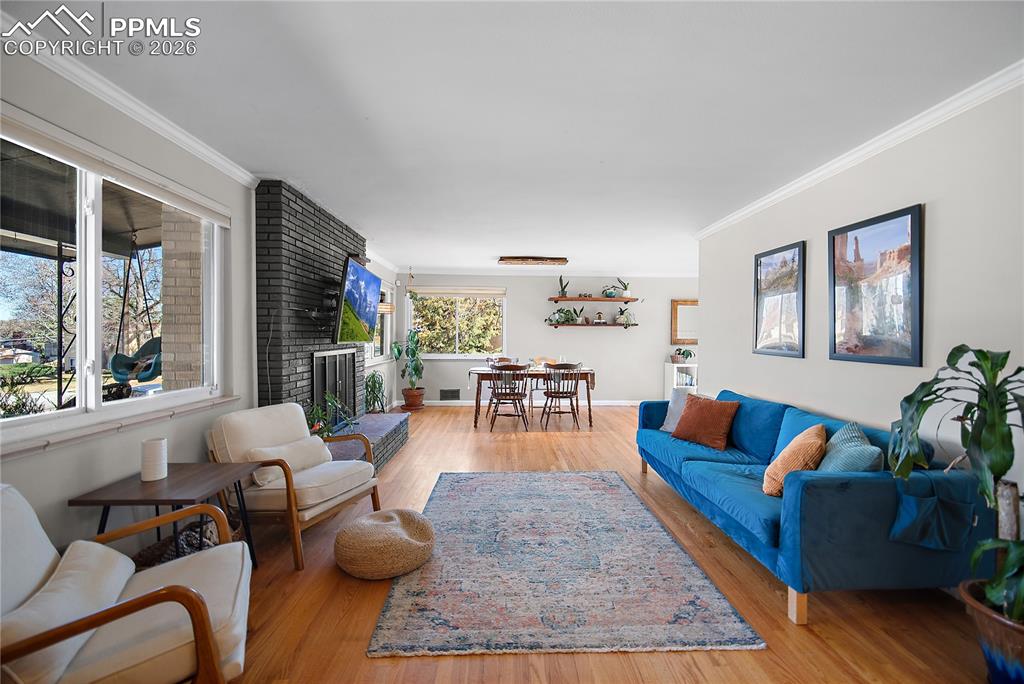 Image 21 of 39: Living Room