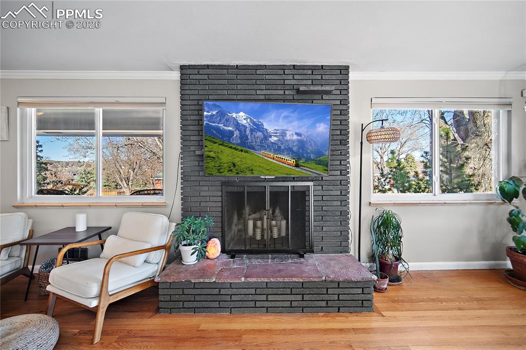 Image 23 of 39: Sitting Room