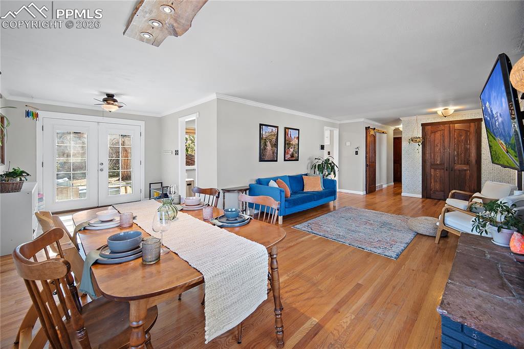 Image 25 of 39: Dining Area