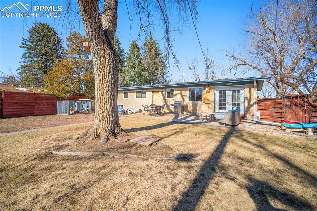 Image 36 of 39: Back of Structure