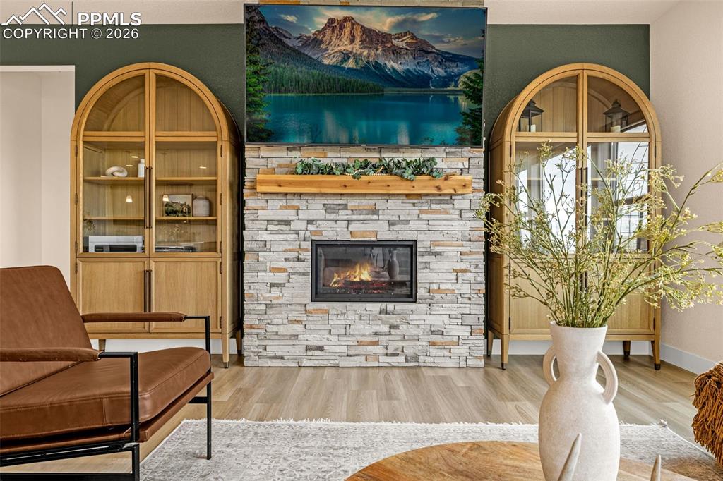 Image 15 of 43: Sitting Room