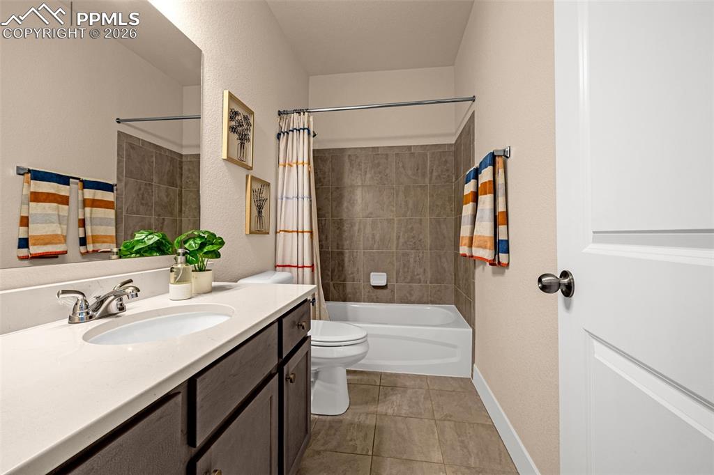 Image 30 of 43: Bathroom