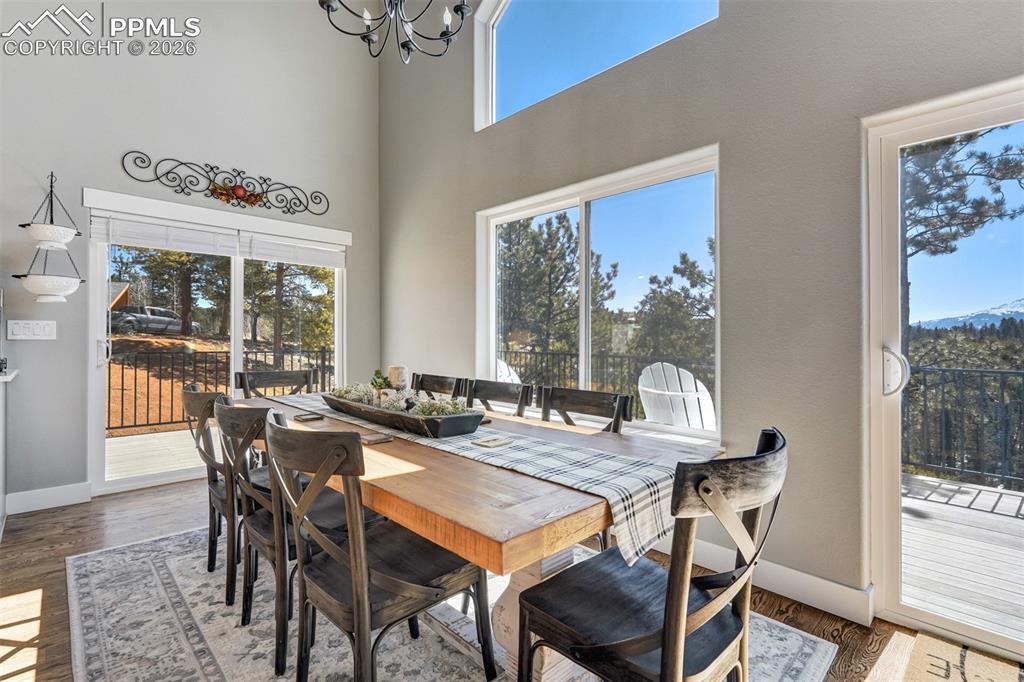 Image 14 of 48: Dining Area