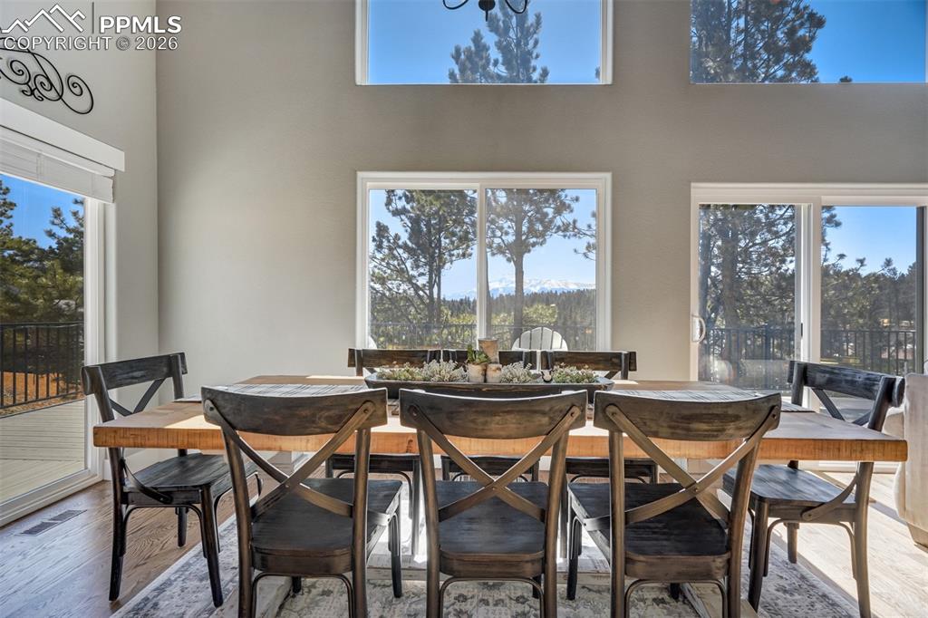 Image 15 of 48: Dining Area