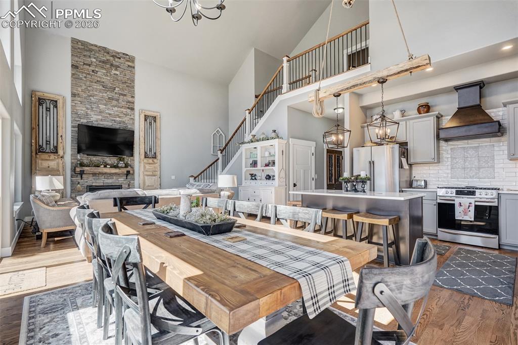 Image 16 of 48: Dining Area