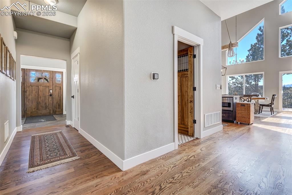 Image 17 of 48: Entry