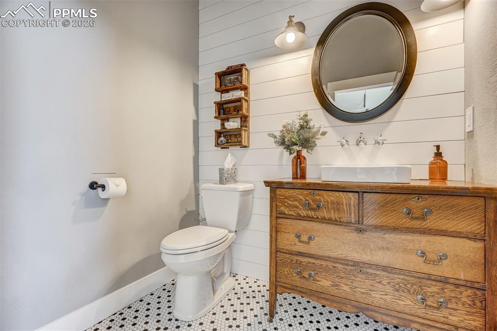 Image 19 of 48: Bathroom