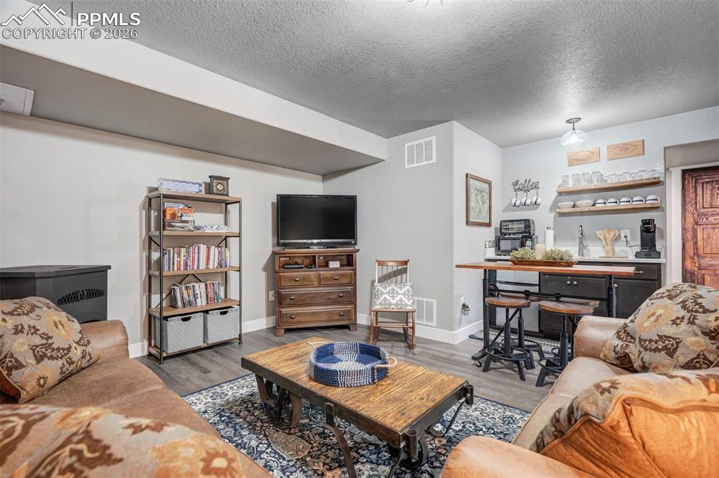 Image 38 of 48: Family Room