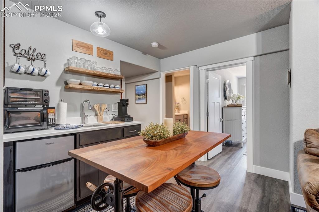 Image 40 of 48: Breakfast Area