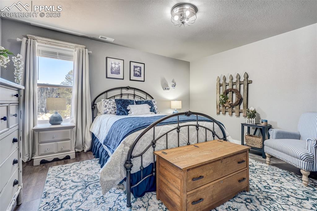 Image 41 of 48: Bedroom