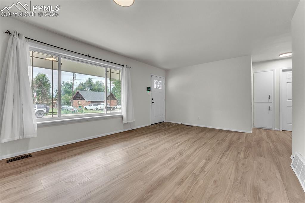 Image 6 of 38: Large and Bright Entry / Living Room