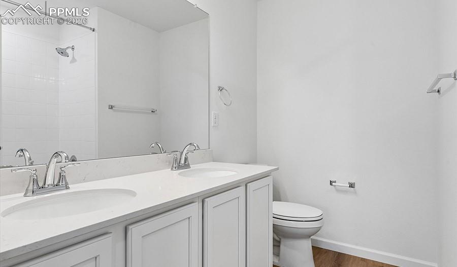 Image 15 of 23: Bathroom