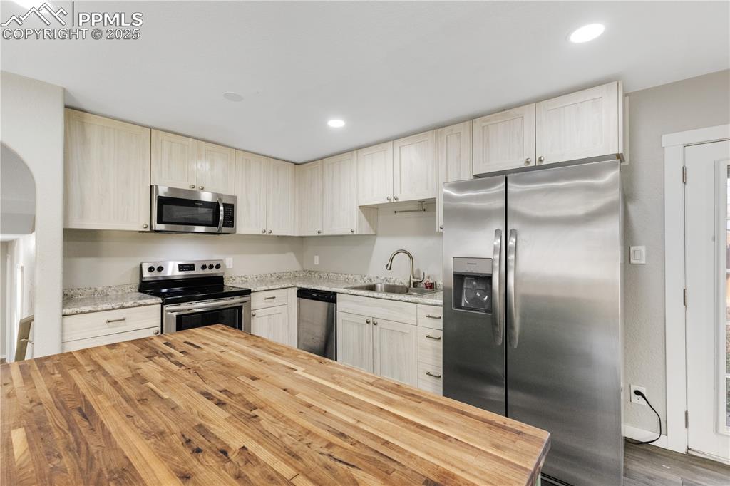 Image 10 of 36: Kitchen