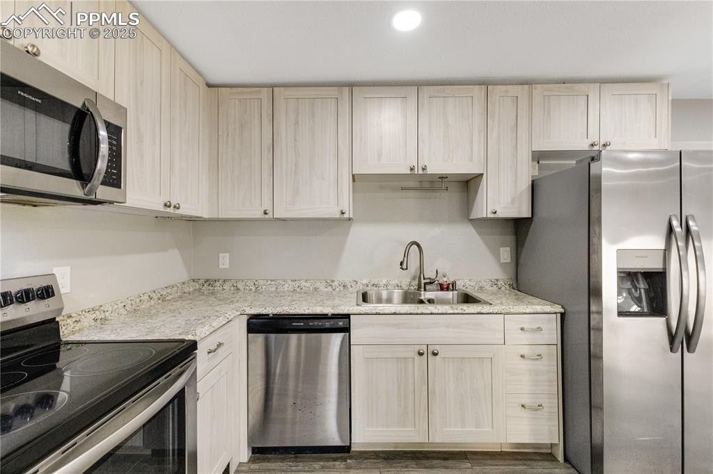 Image 11 of 36: Kitchen