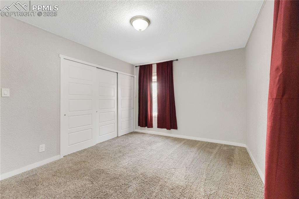 Image 19 of 36: Bedroom