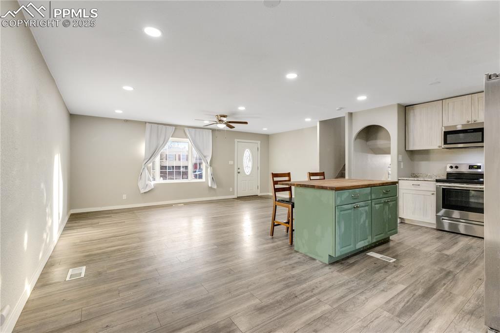 Image 8 of 36: Kitchen