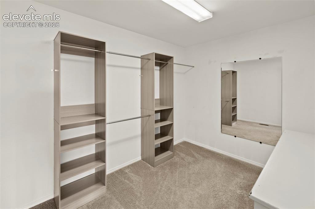 Image 19 of 47: Walk-In Closets