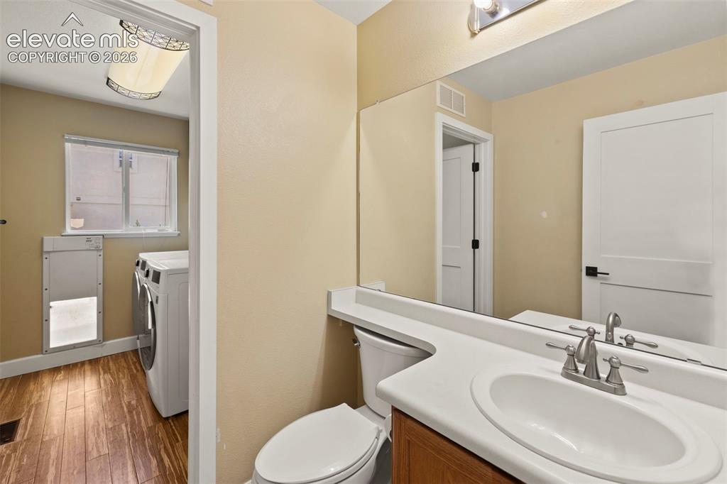 Image 33 of 47: Bathroom