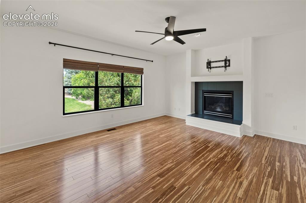Image 5 of 47: Living Room