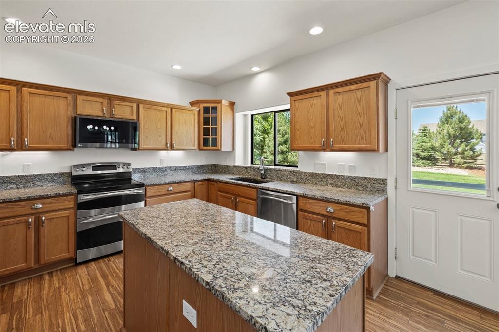 Image 9 of 47: Kitchen