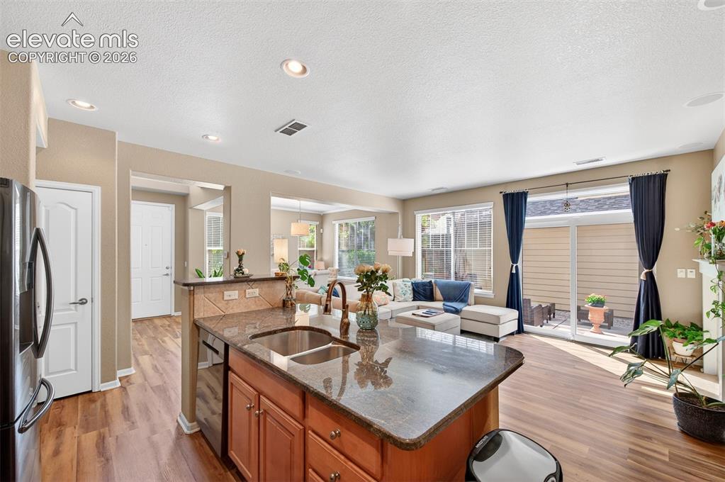 Image 18 of 49: Kitchen