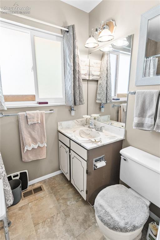 Image 15 of 22: Bathroom