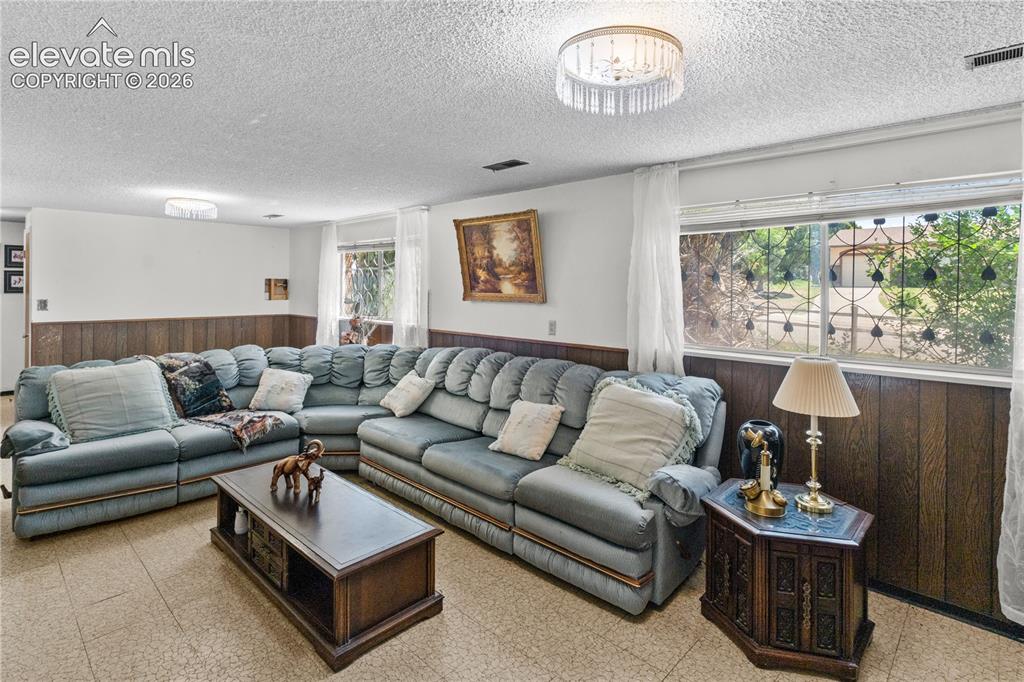 Image 17 of 22: Living Room