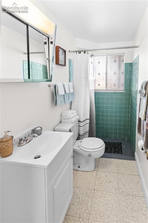 Image 19 of 22: Bathroom