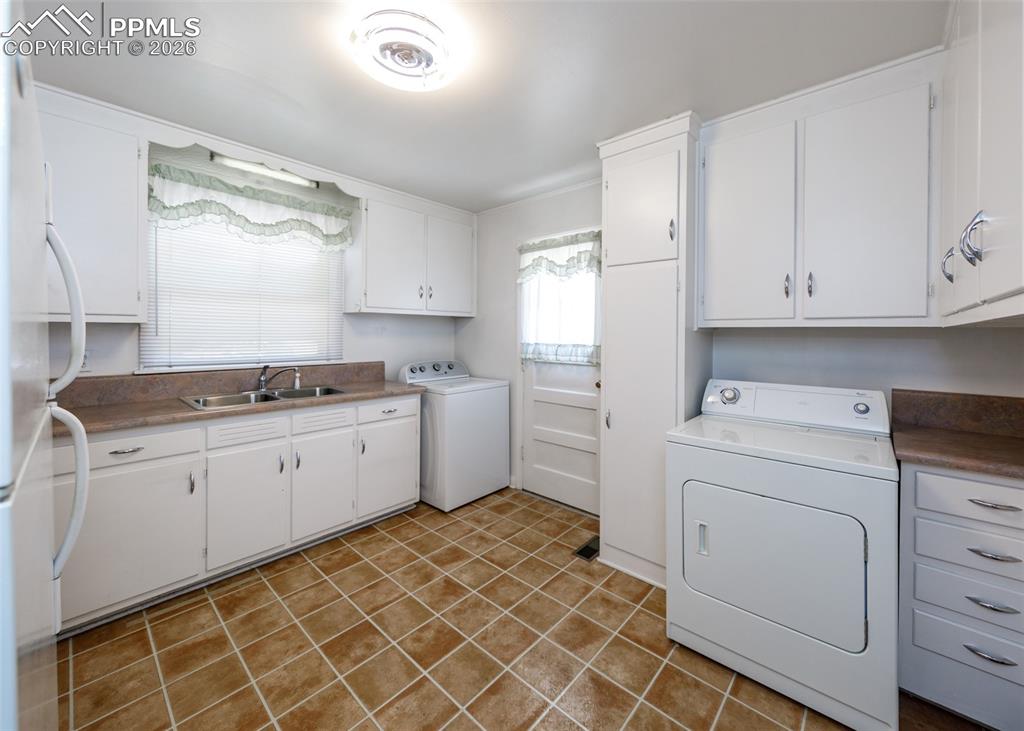 Image 10 of 29: Kitchen