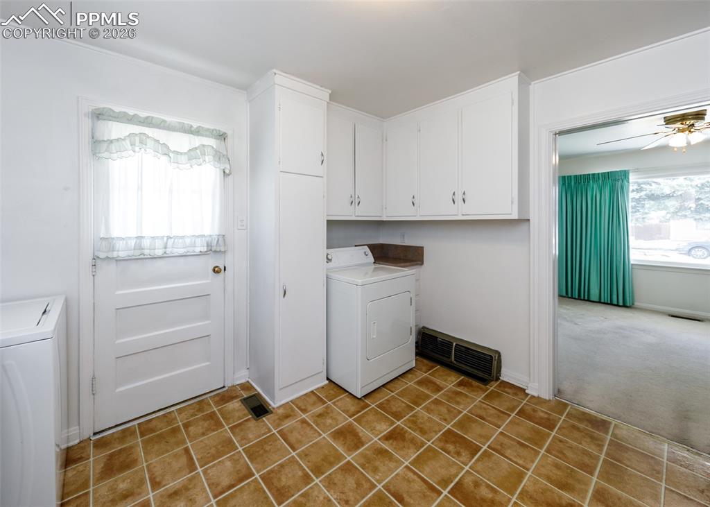 Image 11 of 29: Kitchen