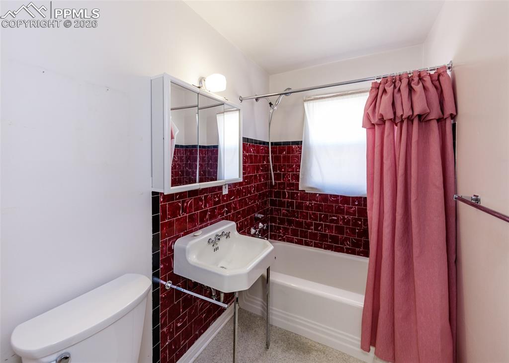 Image 20 of 29: Bathroom