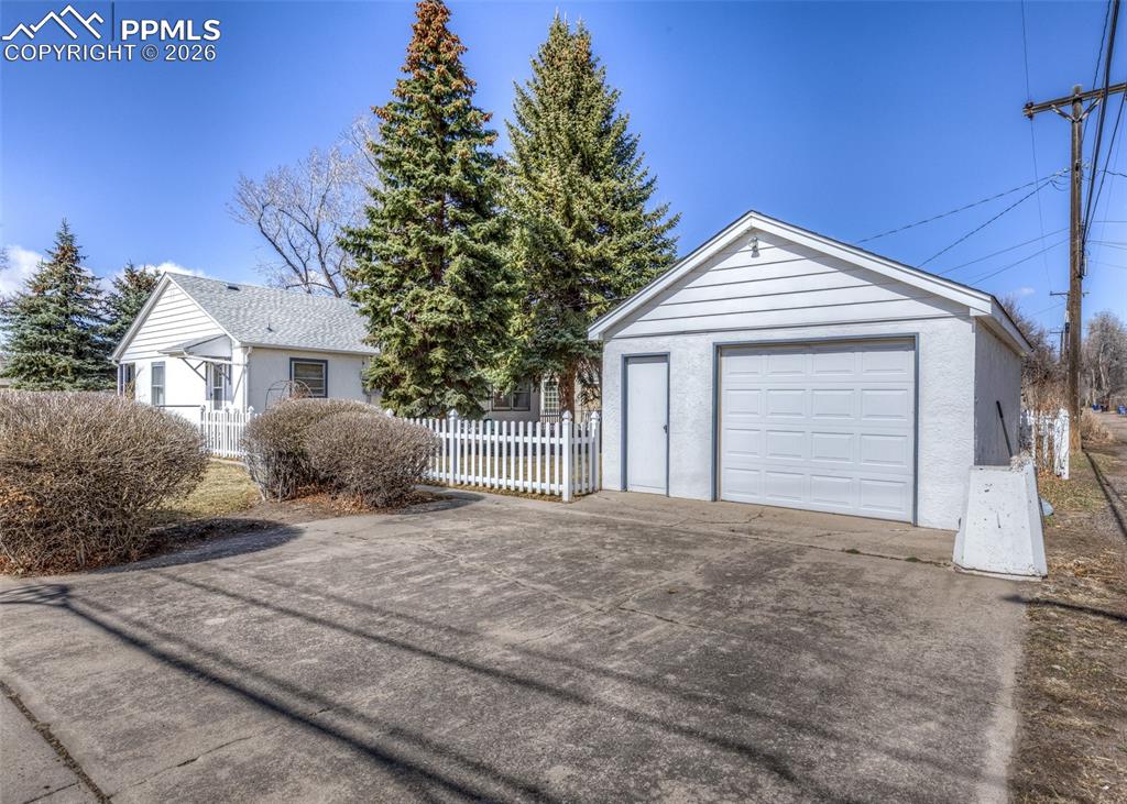 Image 25 of 29: Side of Structure