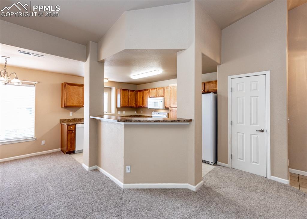 Image 11 of 45: Kitchen