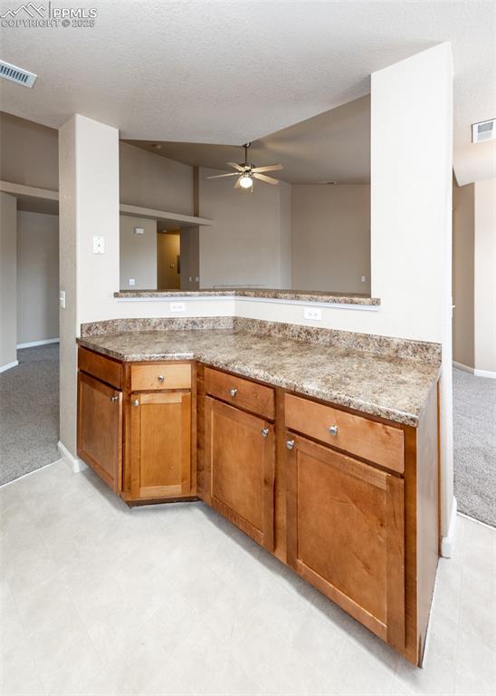 Image 18 of 45: Kitchen